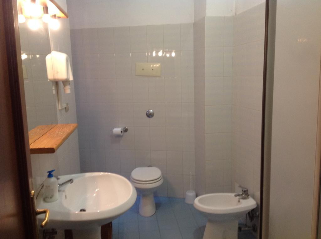Riva Reno Guesthouse Bologna Szoba fotó